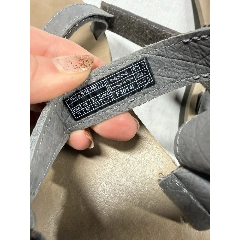 Teva Sandal Original Universal Women Sz 11 Gray Embossed Leather Comfort EUC